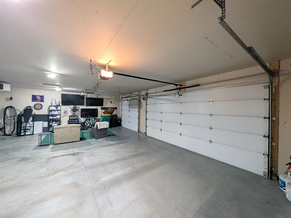 818 ALBERT DRIVE W West Fargo, ND 58078