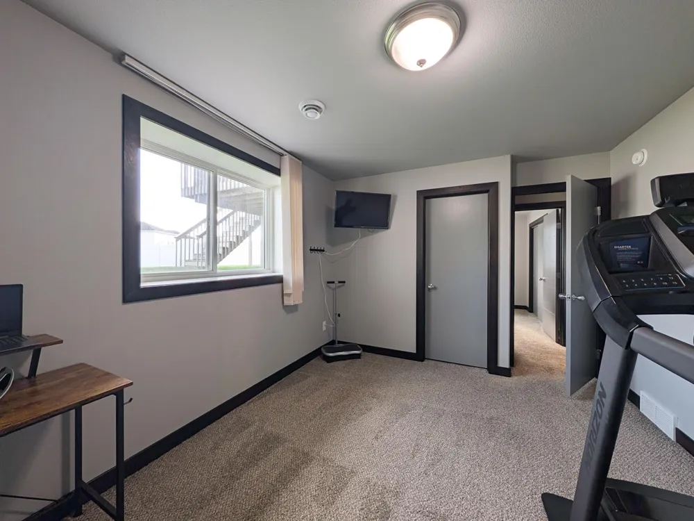 818 ALBERT DRIVE W West Fargo, ND 58078