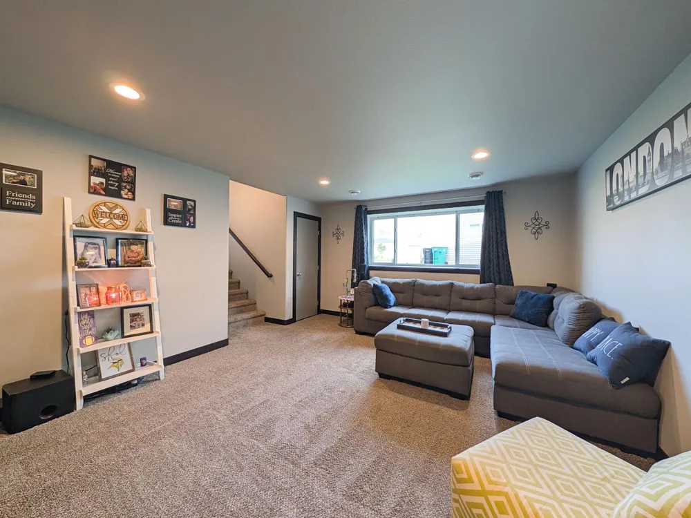 818 ALBERT DRIVE W West Fargo, ND 58078