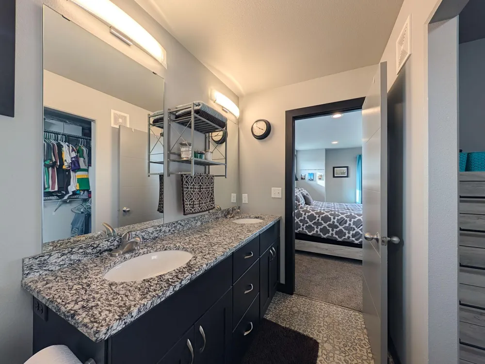 818 ALBERT DRIVE W West Fargo, ND 58078