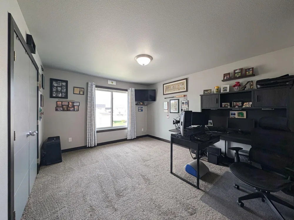 818 ALBERT DRIVE W West Fargo, ND 58078
