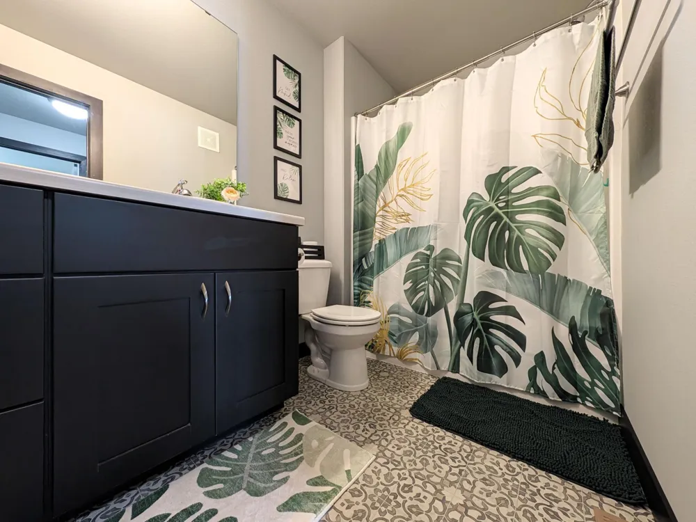 818 ALBERT DRIVE W West Fargo, ND 58078