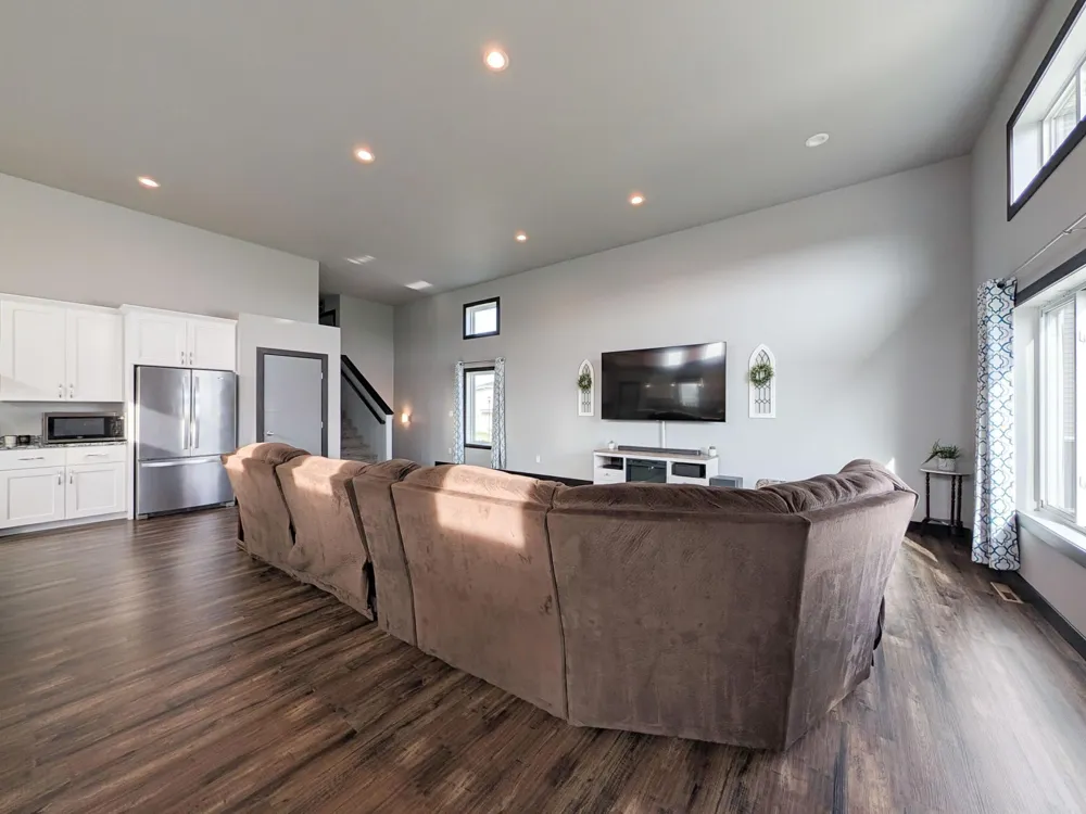 818 ALBERT DRIVE W West Fargo, ND 58078