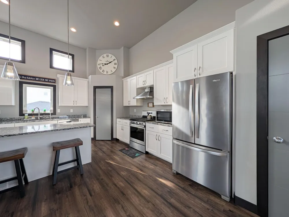 818 ALBERT DRIVE W West Fargo, ND 58078