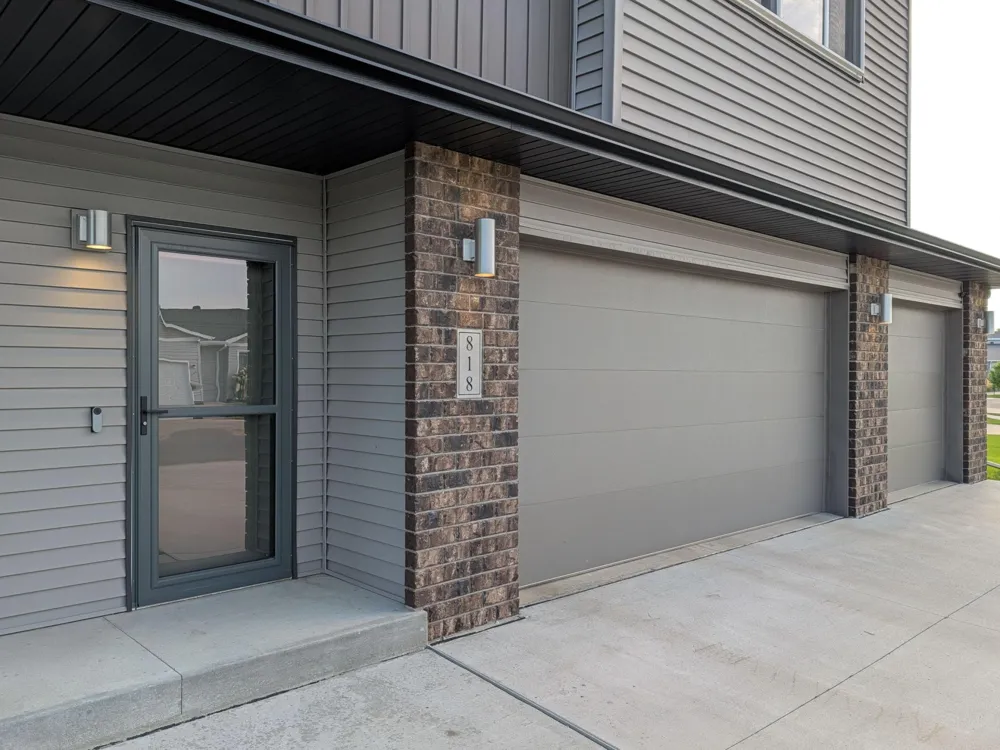 818 ALBERT DRIVE W West Fargo, ND 58078