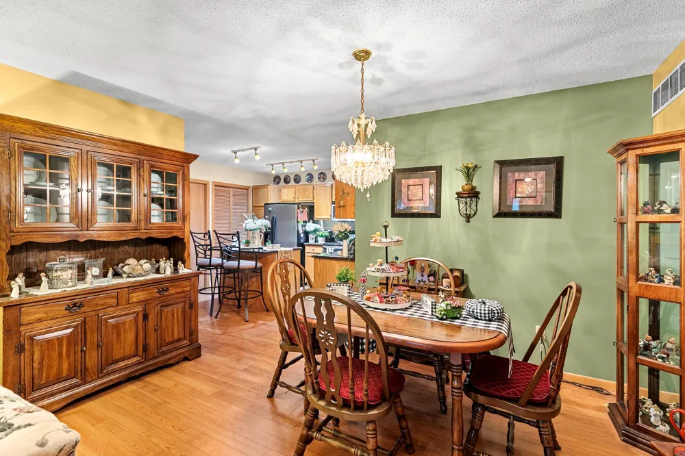15202 Greenhaven Way Burnsville, MN 55306