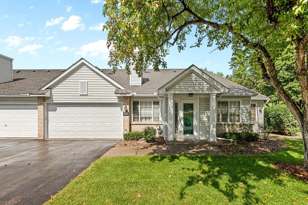15202 Greenhaven Way Burnsville, MN 55306