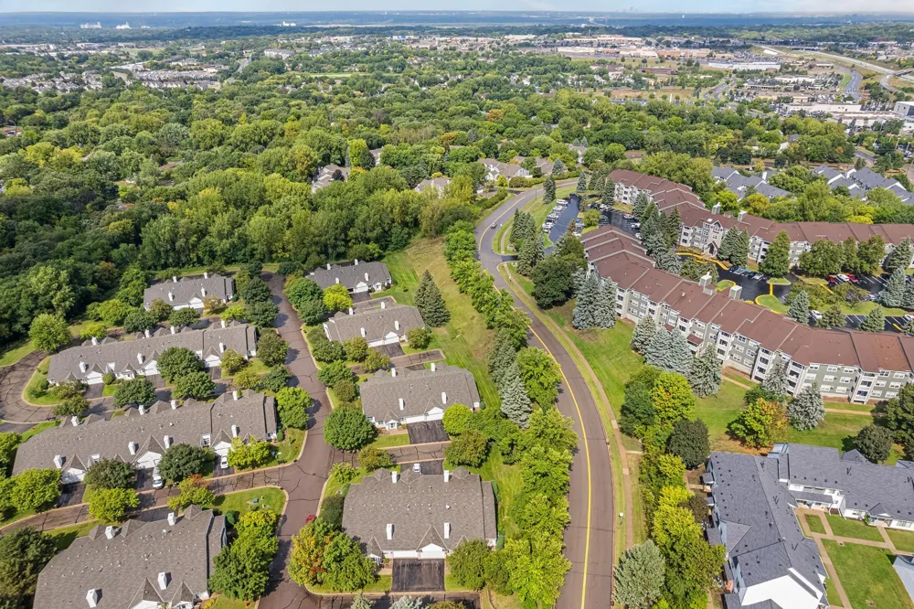15202 Greenhaven Way Burnsville, MN 55306