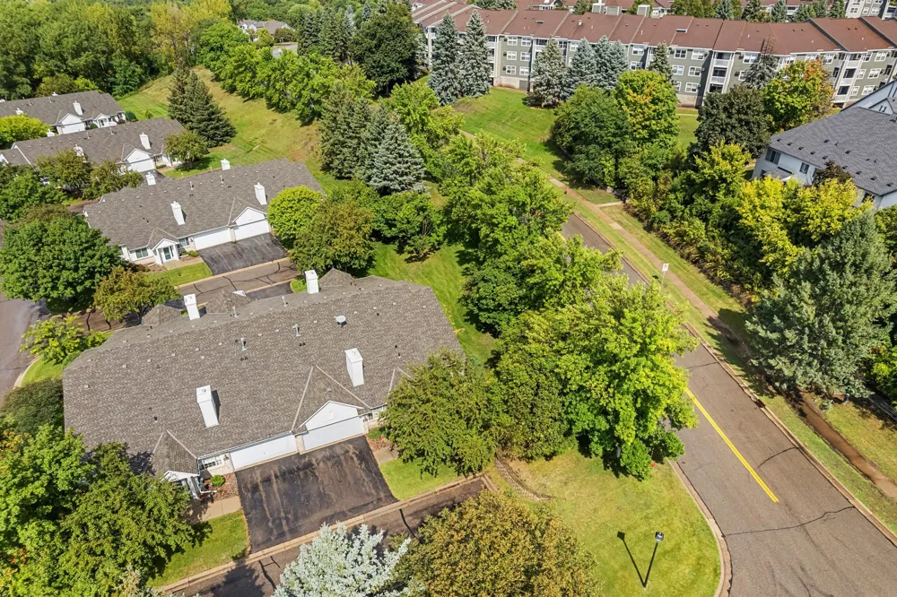 15202 Greenhaven Way Burnsville, MN 55306