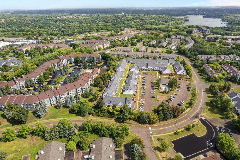15202 Greenhaven Way Burnsville, MN 55306