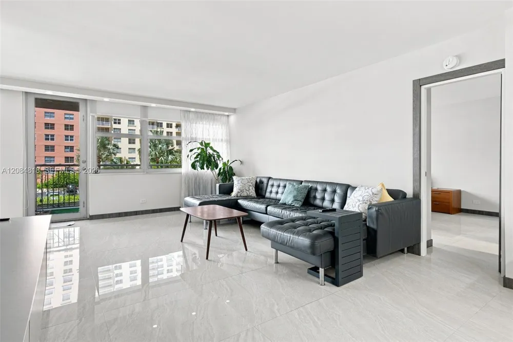 250 174th St #211 Sunny Isles Beach, FL 33160