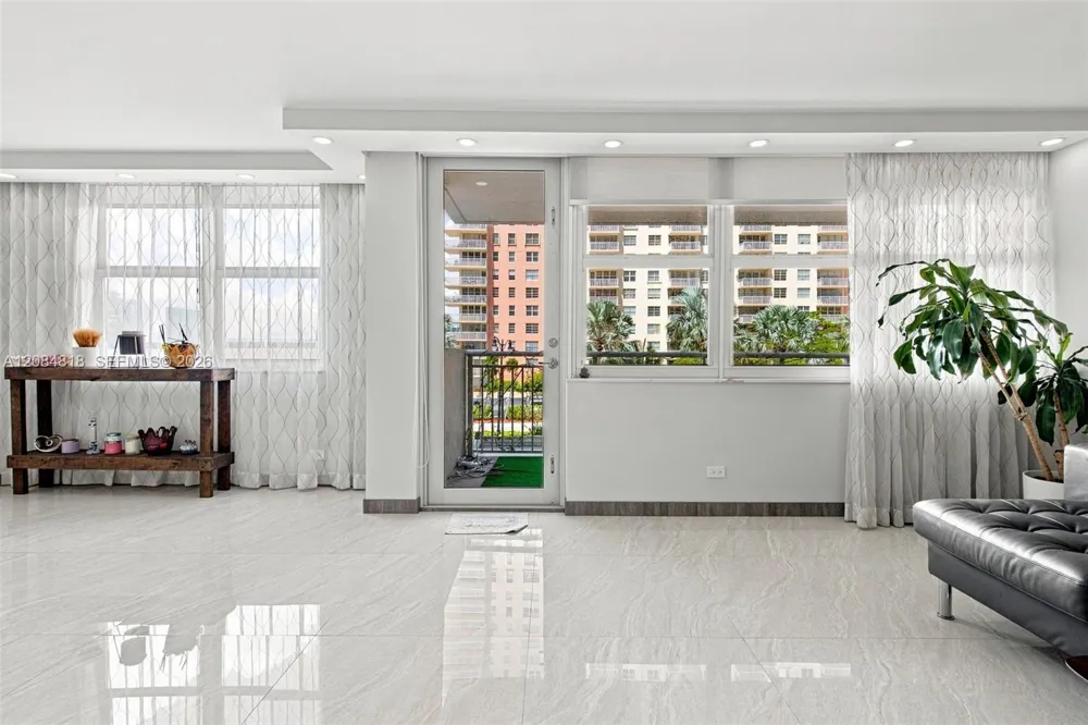 250 174th St #211 Sunny Isles Beach, FL 33160