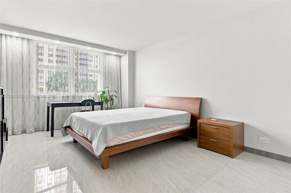 250 174th St #211 Sunny Isles Beach, FL 33160