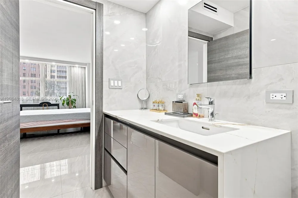 250 174th St #211 Sunny Isles Beach, FL 33160