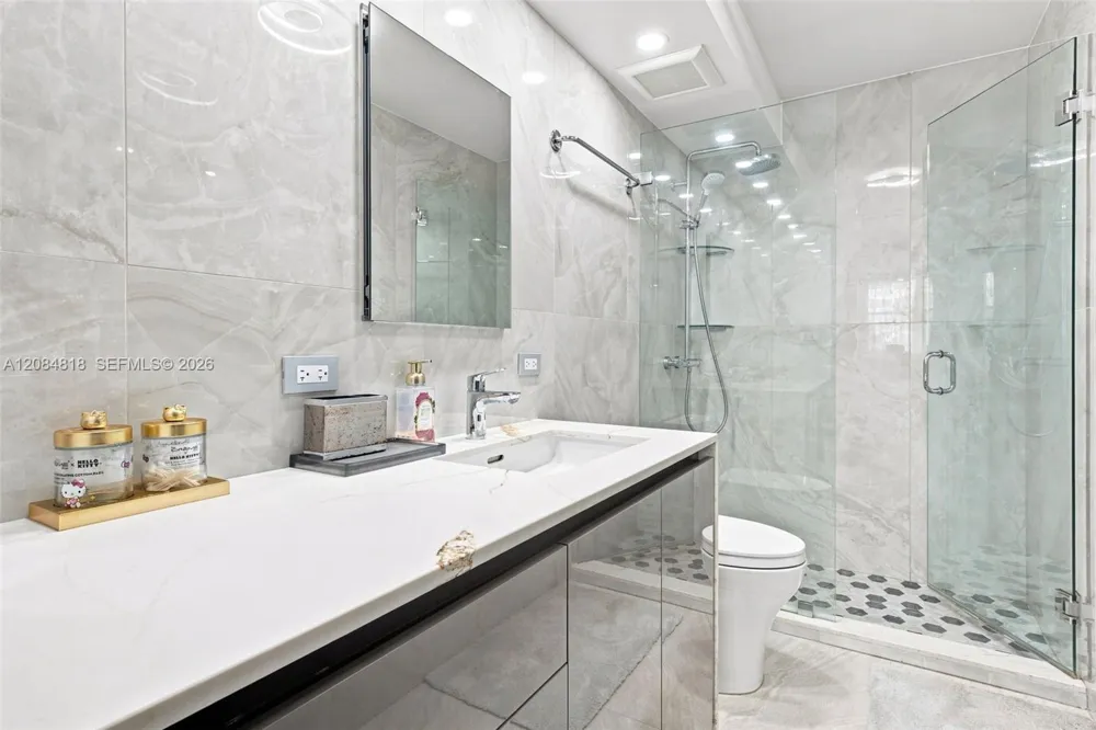 250 174th St #211 Sunny Isles Beach, FL 33160
