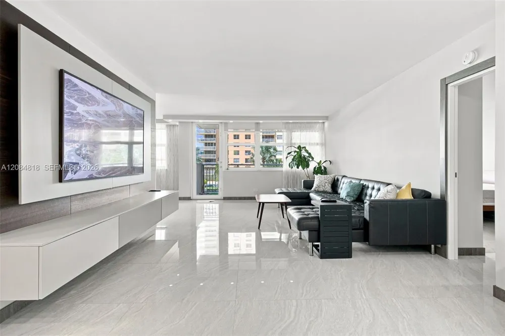 250 174th St #211 Sunny Isles Beach, FL 33160