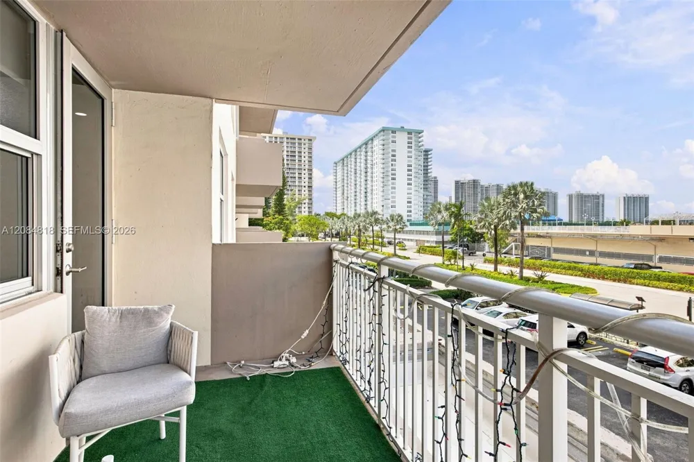 250 174th St #211 Sunny Isles Beach, FL 33160
