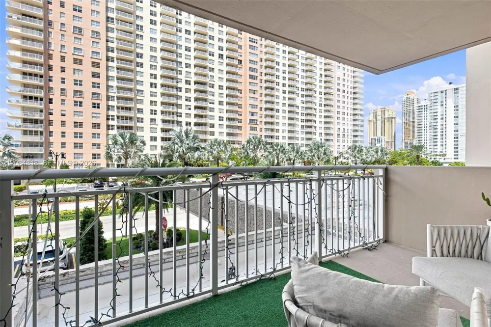 250 174th St #211 Sunny Isles Beach, FL 33160