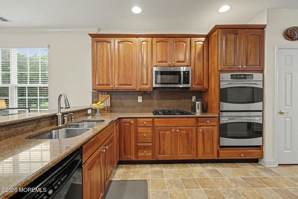 18 Blyth Lane Jackson, NJ 08527
