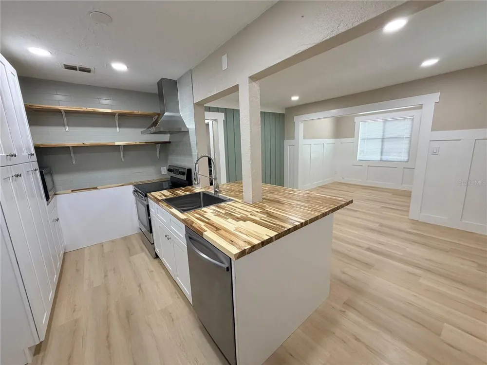 1617 43RD STREET S St Petersburg, FL 33711