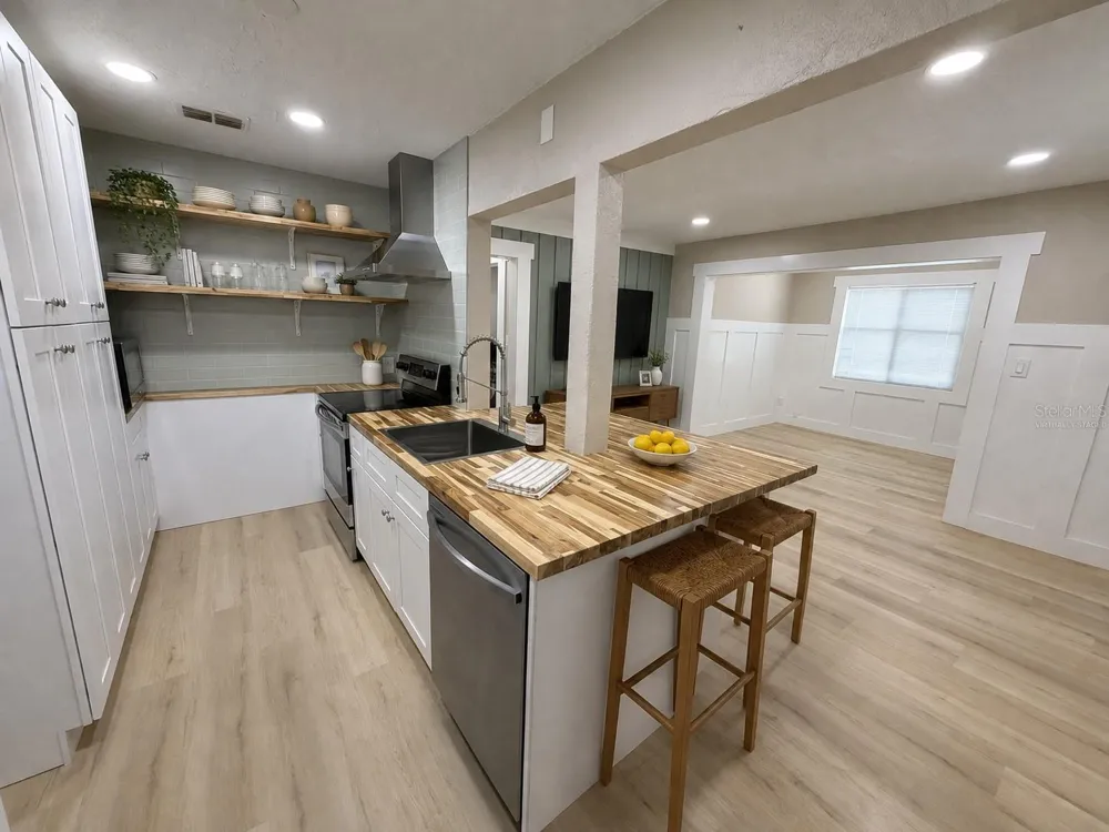 1617 43RD STREET S St Petersburg, FL 33711