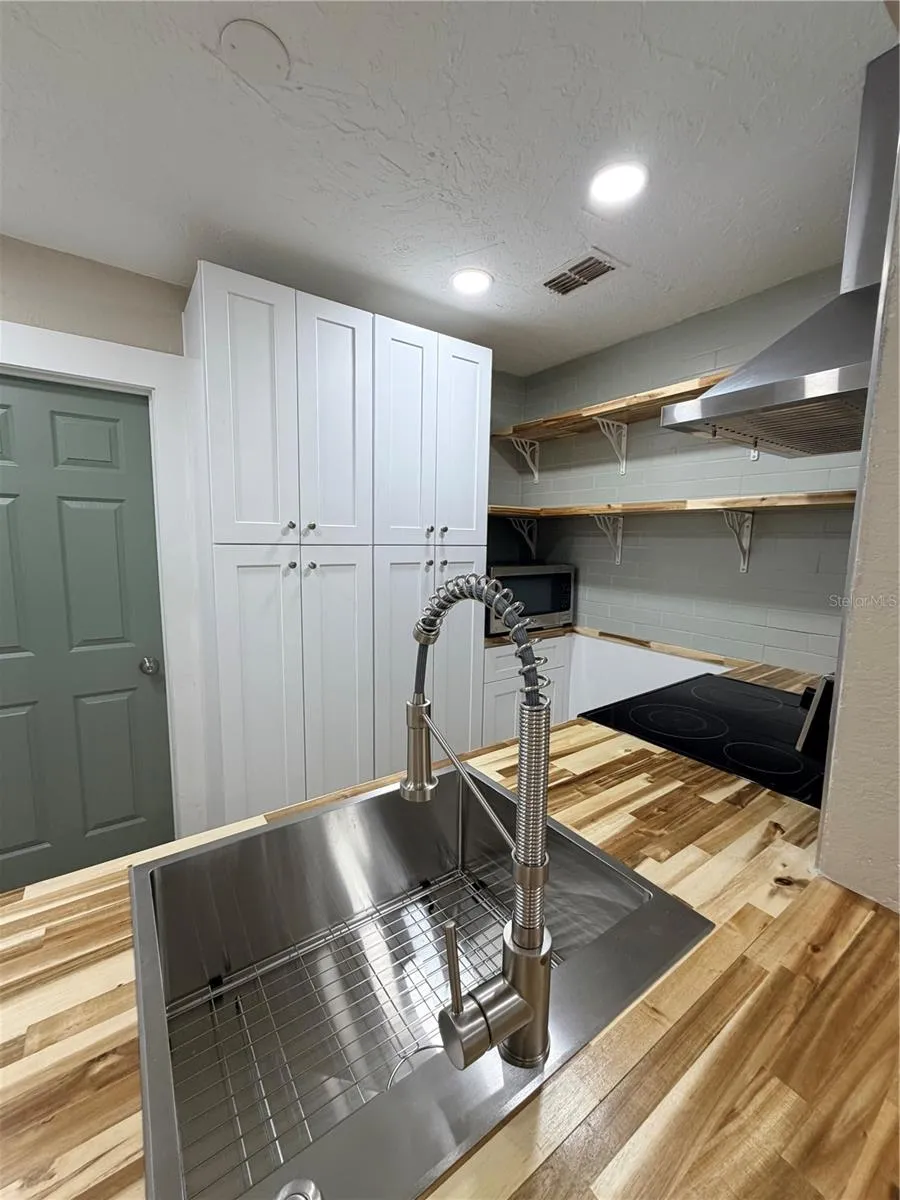 1617 43RD STREET S St Petersburg, FL 33711