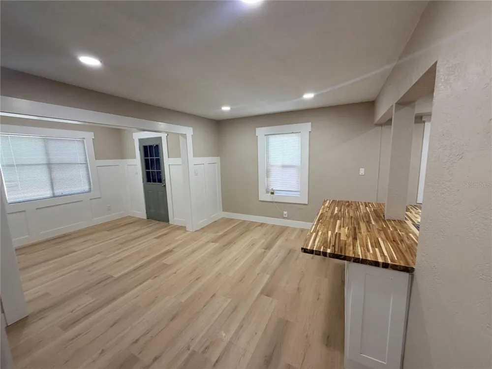 1617 43RD STREET S St Petersburg, FL 33711