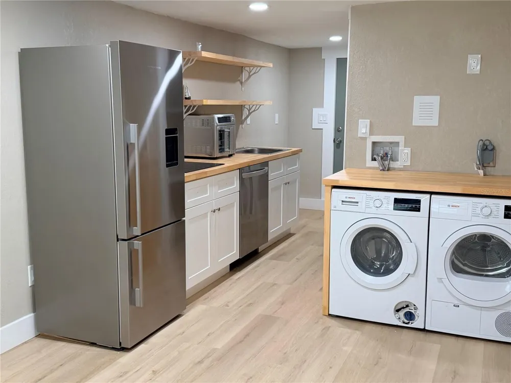 1617 43RD STREET S St Petersburg, FL 33711