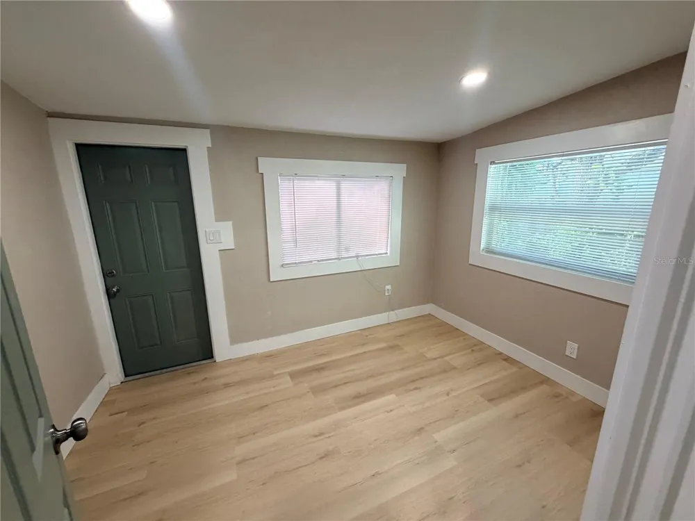 1617 43RD STREET S St Petersburg, FL 33711