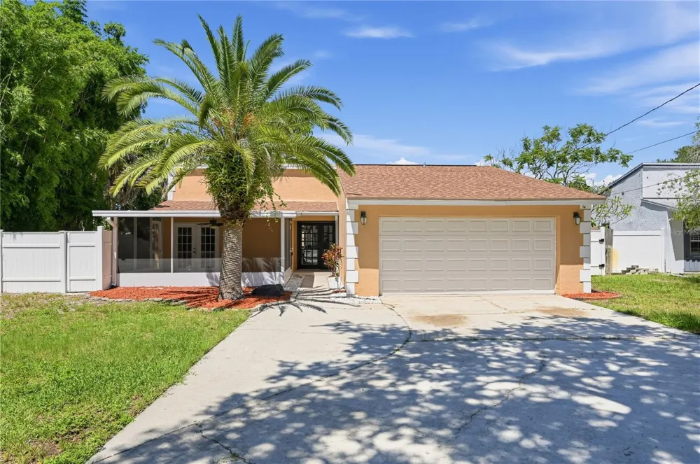 915 SEMINOLE BOULEVARD Tarpon Springs, FL 34689