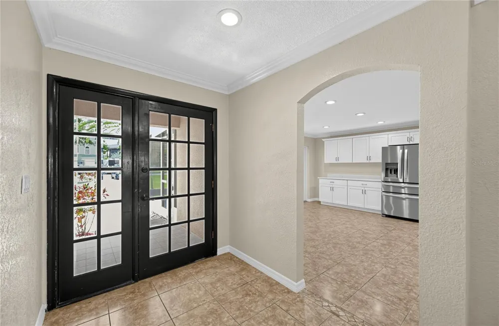 915 SEMINOLE BOULEVARD Tarpon Springs, FL 34689