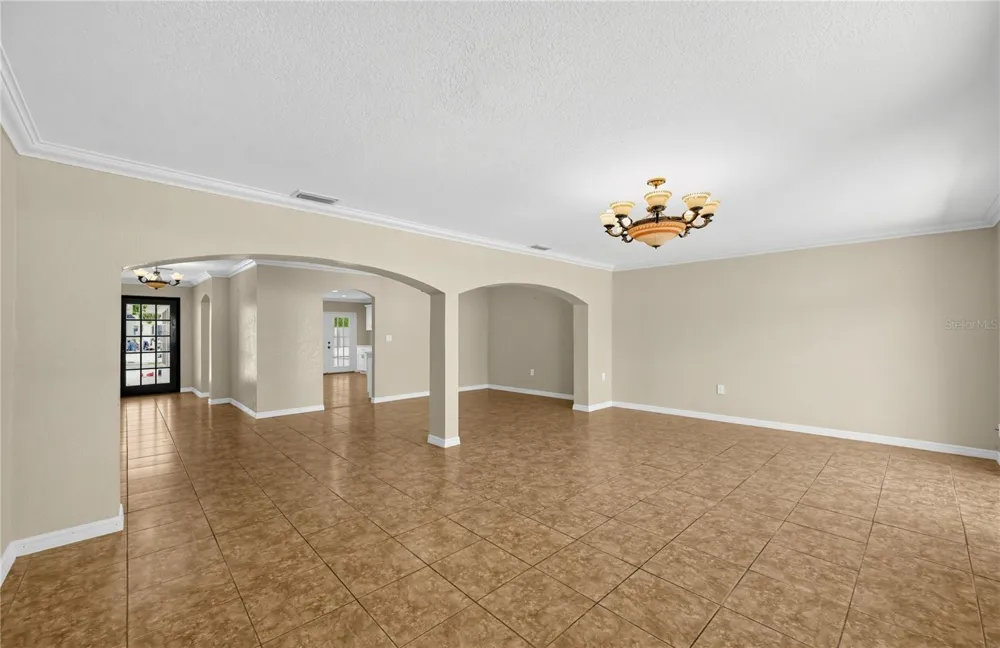 915 SEMINOLE BOULEVARD Tarpon Springs, FL 34689