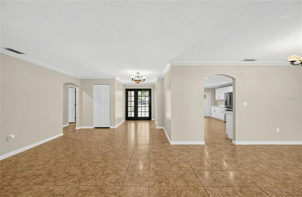 915 SEMINOLE BOULEVARD Tarpon Springs, FL 34689