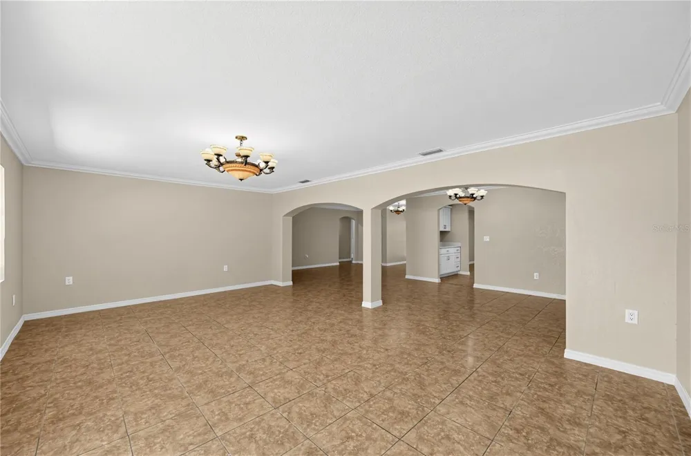 915 SEMINOLE BOULEVARD Tarpon Springs, FL 34689