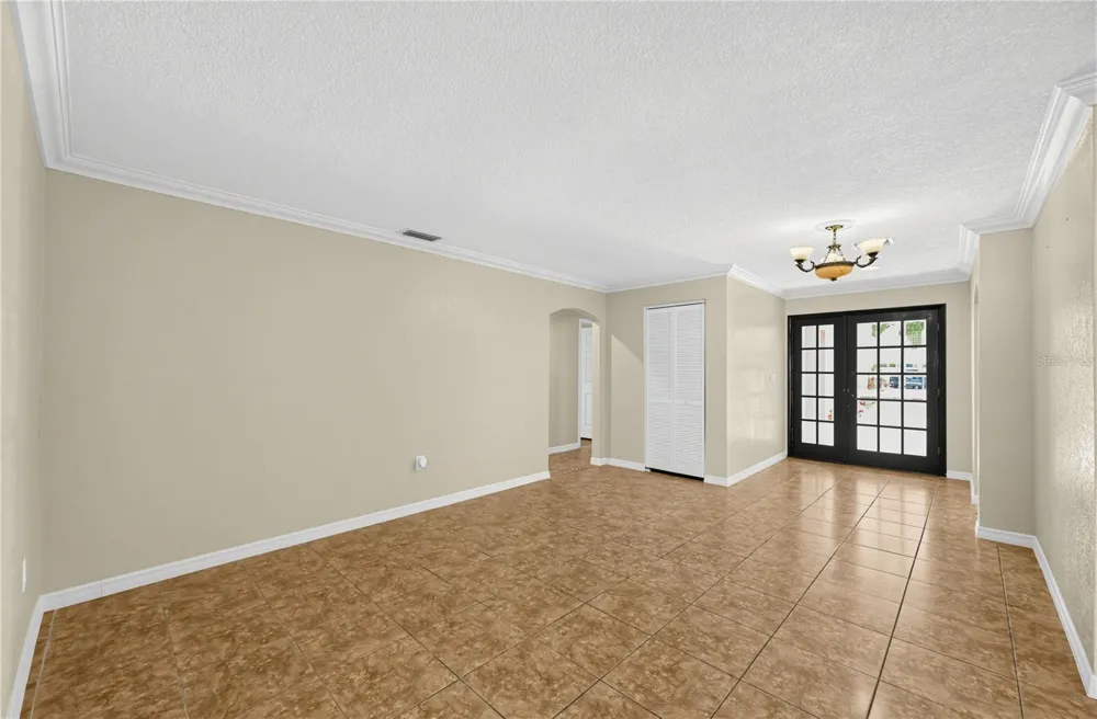 915 SEMINOLE BOULEVARD Tarpon Springs, FL 34689
