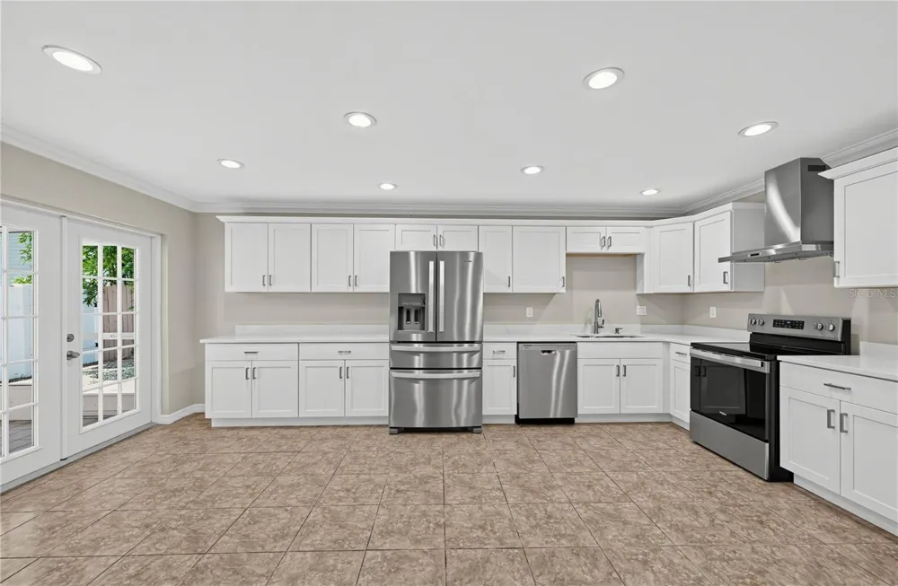 915 SEMINOLE BOULEVARD Tarpon Springs, FL 34689