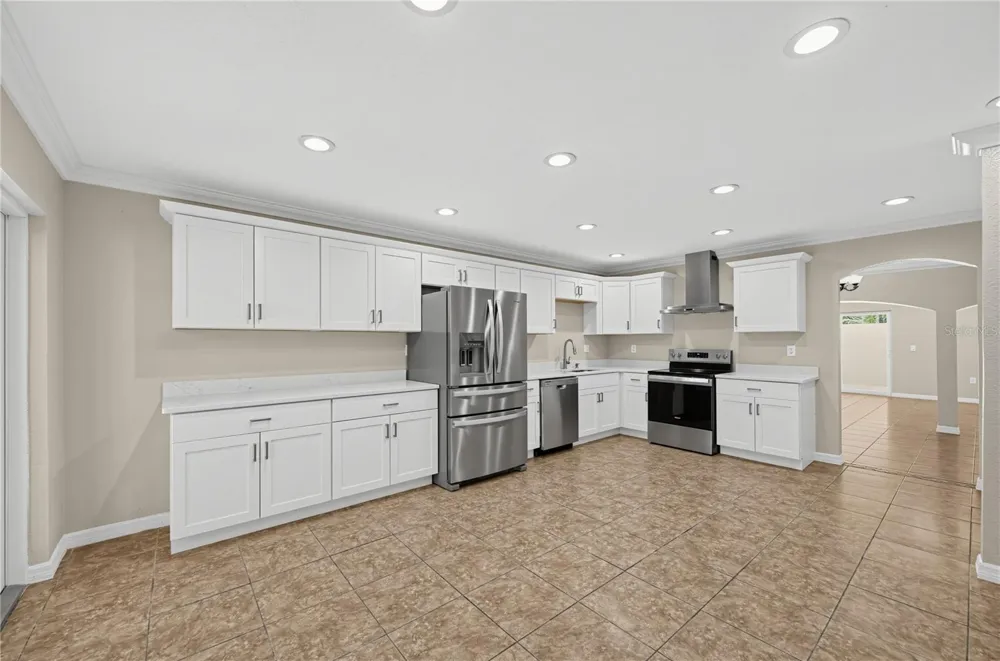 915 SEMINOLE BOULEVARD Tarpon Springs, FL 34689