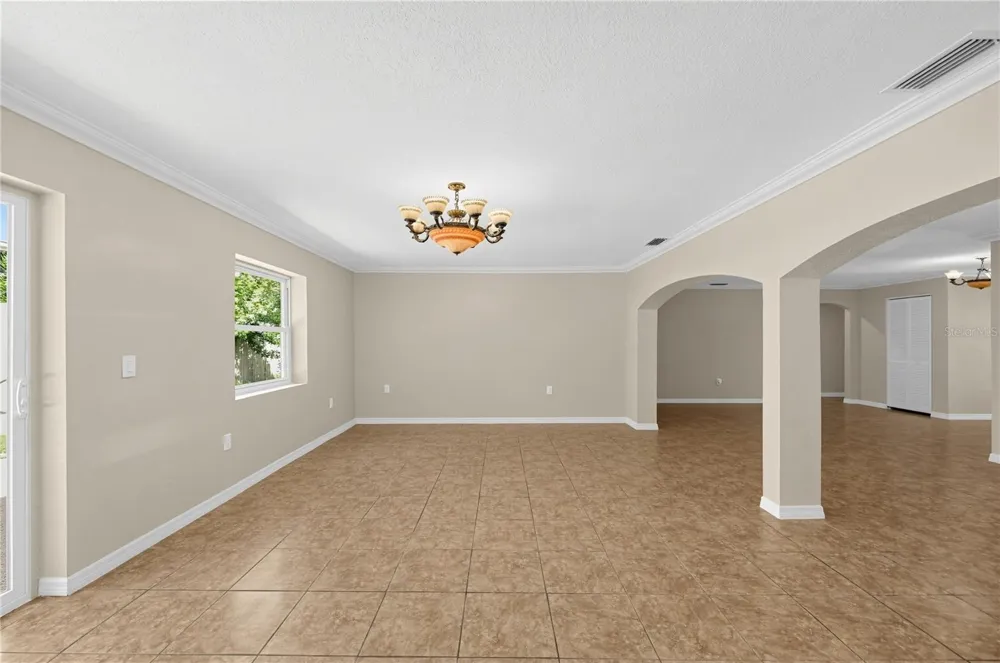 915 SEMINOLE BOULEVARD Tarpon Springs, FL 34689