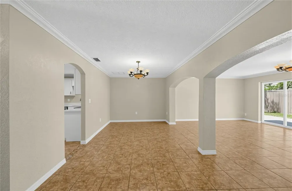 915 SEMINOLE BOULEVARD Tarpon Springs, FL 34689