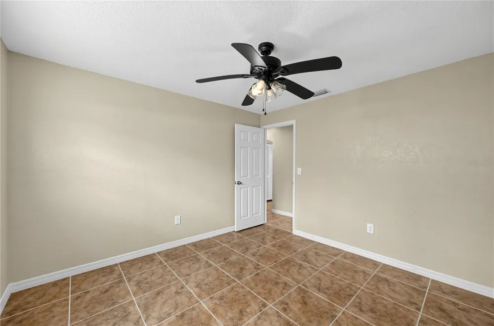 915 SEMINOLE BOULEVARD Tarpon Springs, FL 34689