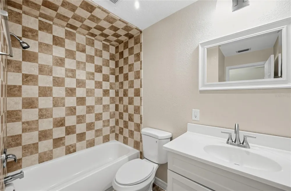 915 SEMINOLE BOULEVARD Tarpon Springs, FL 34689