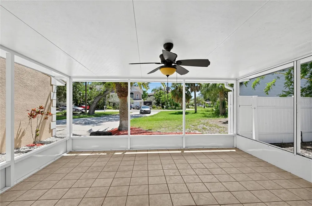 915 SEMINOLE BOULEVARD Tarpon Springs, FL 34689