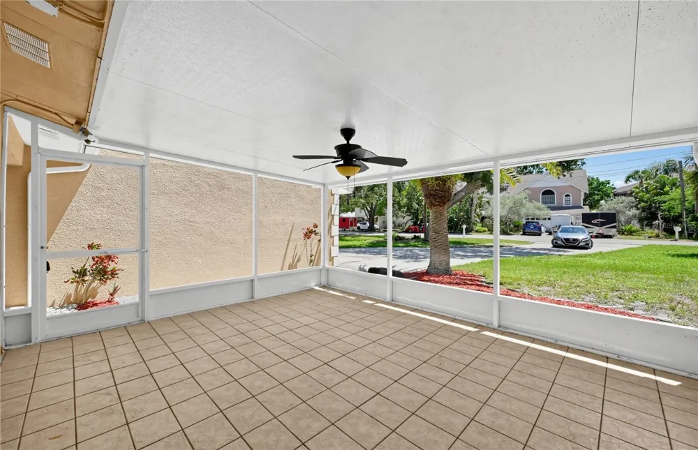 915 SEMINOLE BOULEVARD Tarpon Springs, FL 34689