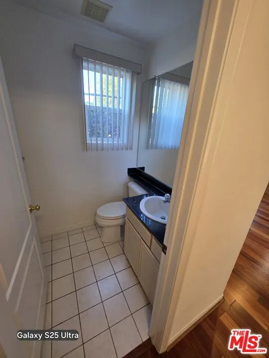 5242 Vesper Avenue #8 Los Angeles, CA 91411