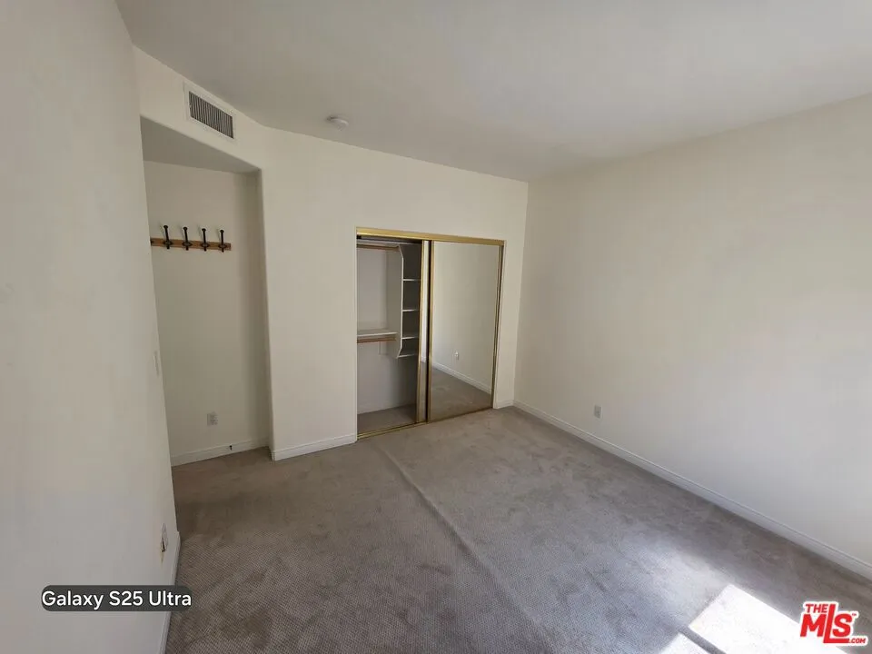 5242 Vesper Avenue #8 Los Angeles, CA 91411