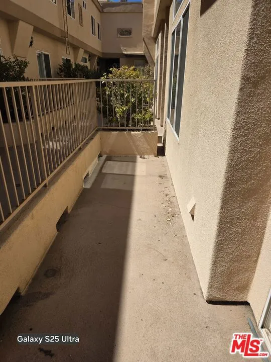 5242 Vesper Avenue #8 Los Angeles, CA 91411