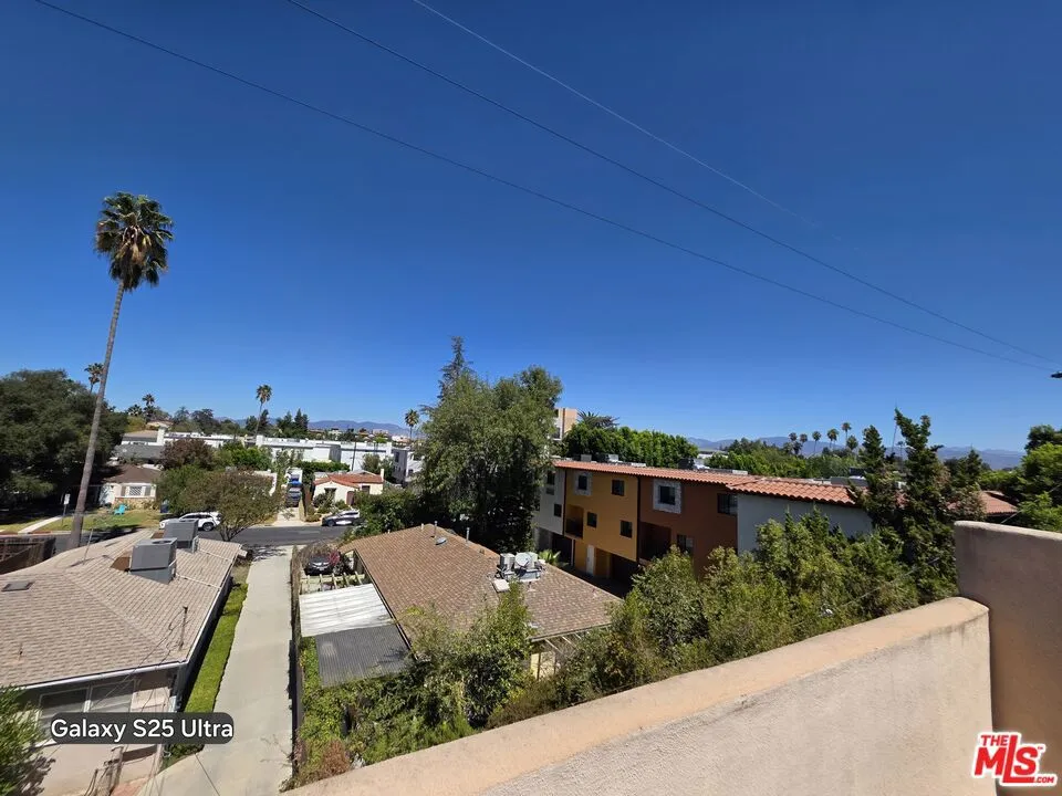 5242 Vesper Avenue #8 Los Angeles, CA 91411