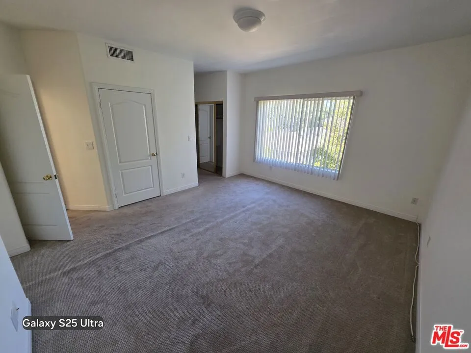 5242 Vesper Avenue #8 Los Angeles, CA 91411