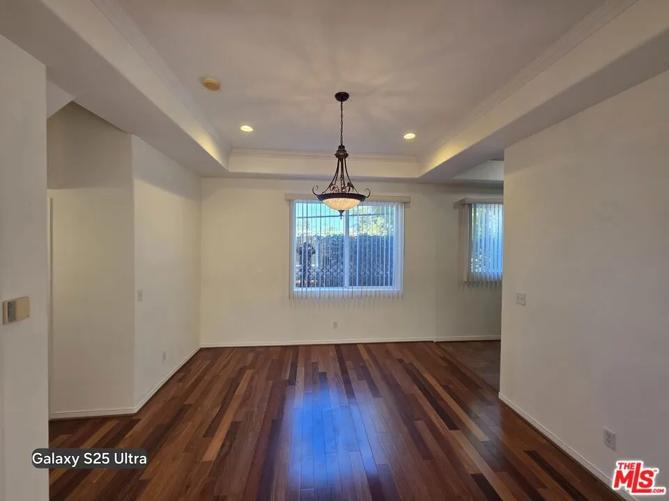 5242 Vesper Avenue #8 Los Angeles, CA 91411