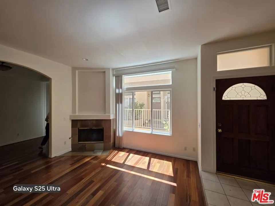 5242 Vesper Avenue #8 Los Angeles, CA 91411